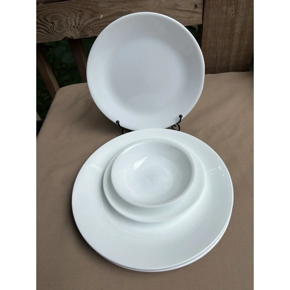 Corelle White Winter Frost (7) 4 Dinner Plates, 1 Lunch Plate 1 Bread Berry Bowl
